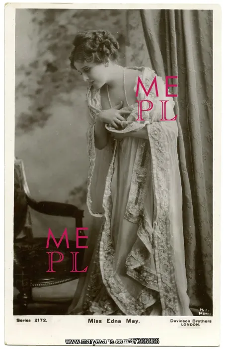 : Edna May (1878 - 1948), American actress, in a subtly melodramatic pose : Edna May (1878 - 1948), American actress, in a subtly melodramatic pose