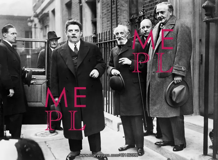 : Edouard Herriot and Aime de Fleuriau in front of the Downing : Edouard Herriot and Aime de Fleuriau in front of the Downing