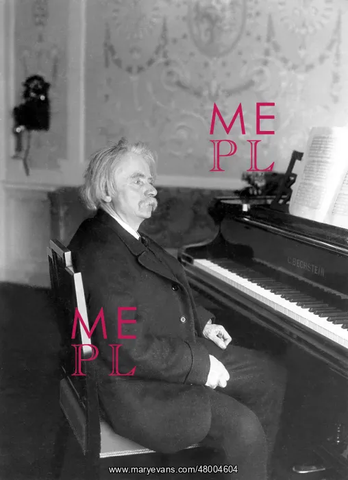 : Edvard Grieg at the piano, 1907 : Edvard Grieg at the piano, 1907