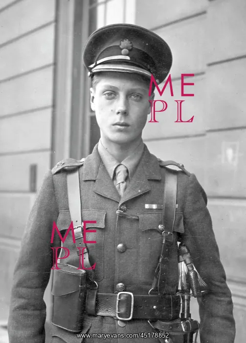 : Edward VIII in military uniform : Edward VIII in military uniform