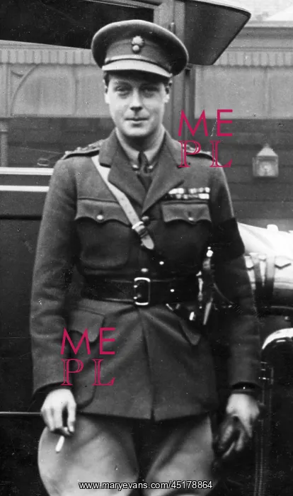: Edward VIII in military uniform : Edward VIII in military uniform