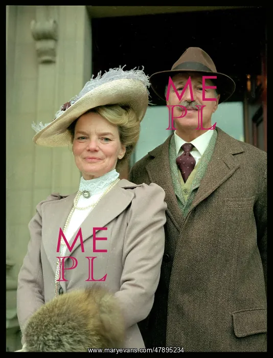  : EDWARDIAN COUPLE