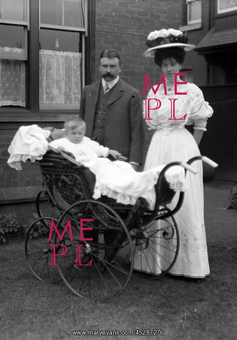 : Edwardian couple with baby : Edwardian couple with baby