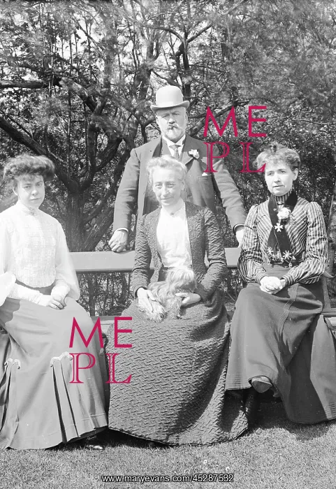 : Edwardian garden group : Edwardian garden group