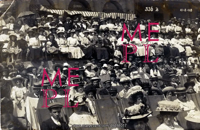 : Edwardian Holidaymakers, Blackpool, Lancashire : Edwardian Holidaymakers, Blackpool, Lancashire