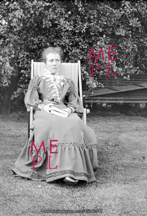  : Edwardian lady