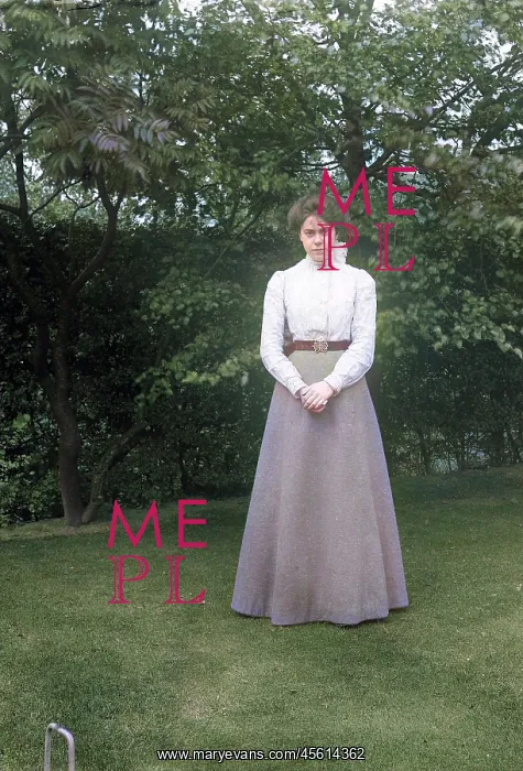 : Edwardian lady in garden : Edwardian lady in garden
