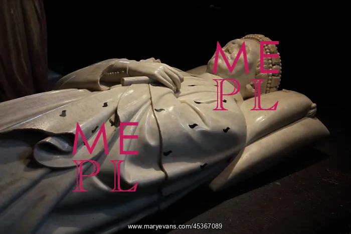 : Effigy of Duke of Berry, Crypt, Bourges Cathedral : Effigy of Duke of Berry, Crypt, Bourges Cathedral
