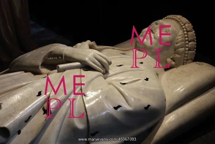 : Effigy of Duke of Berry, Crypt, Bourges Cathedral : Effigy of Duke of Berry, Crypt, Bourges Cathedral