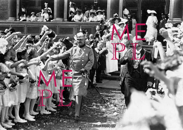 : Effusive greeting of Kaiser Wilhelm II (left, 1859-1941 : Effusive greeting of Kaiser Wilhelm II (left, 1859-1941