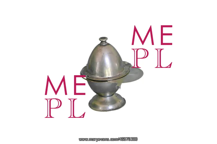 : Egg cup with integrated slicer : Egg cup with integrated slicer