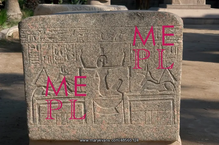 : Egypt. Goddess Nephthys between two figures of god Anubis. M : Egypt. Goddess Nephthys between two figures of god Anubis. M