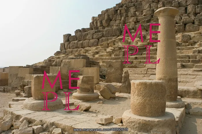 : Egypt. Henutsen's pyramid at Giza. Columns : Egypt. Henutsen's pyramid at Giza. Columns