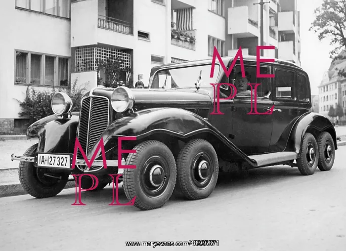 : Eight-wheeled car, 1935 : Eight-wheeled car, 1935