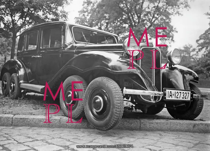 : Eight-wheeled car, 1935 : Eight-wheeled car, 1935