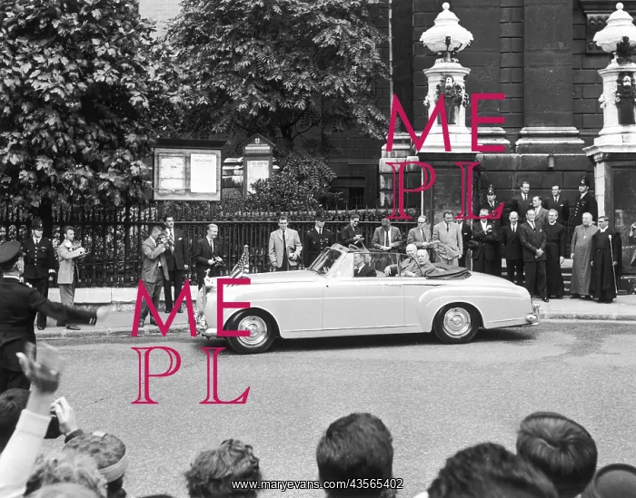 : EISENHOWER IN BRITAIN : EISENHOWER IN BRITAIN