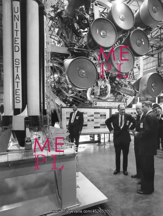 : Eisenhower and Director Werhner von Braun talk : Eisenhower and Director Werhner von Braun talk