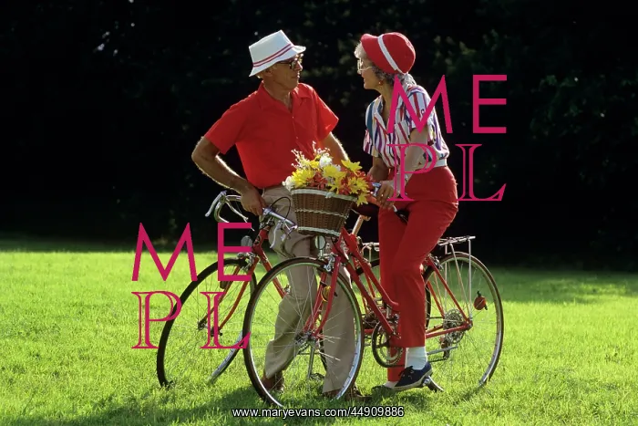  : Elderly couple with bicycles looking at one another