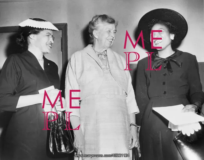 : Eleanor Roosevelt, with two African American ? : Eleanor Roosevelt, with two African American ?