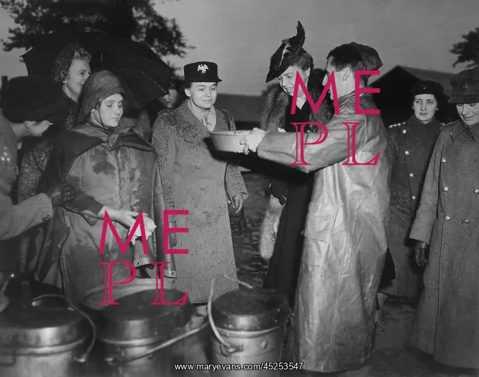 : Eleanor Roosevelt and Director of the WAAC, Colonel : Eleanor Roosevelt and Director of the WAAC, Colonel