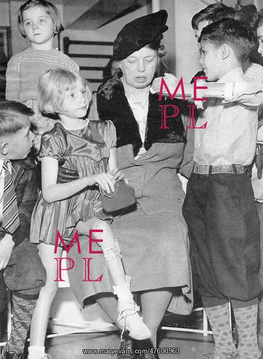 : Eleanor Roosevelt with Polio Victims : Eleanor Roosevelt with Polio Victims