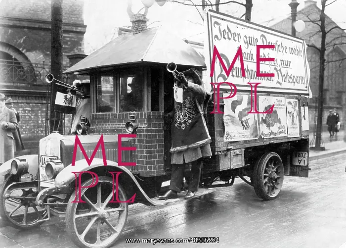 : Election campaign car of the DNVP, 1924 : Election campaign car of the DNVP, 1924