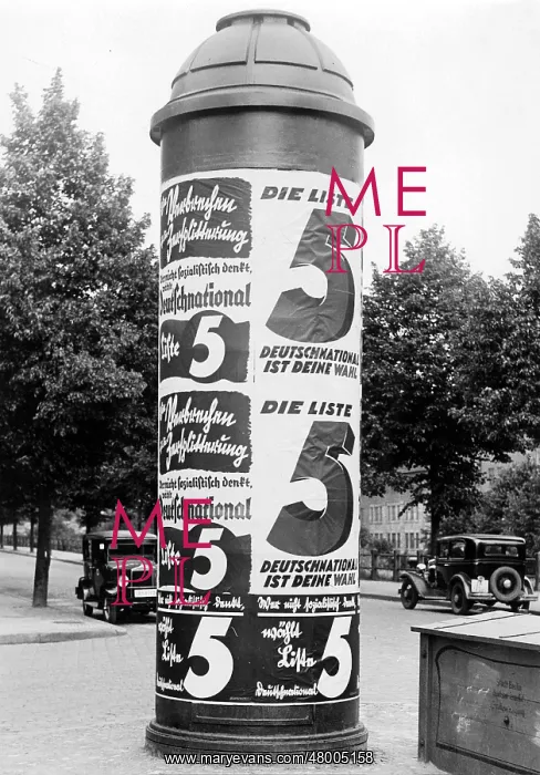 : Election posters of the DNVP on an advertising column in Ber : Election posters of the DNVP on an advertising column in Ber
