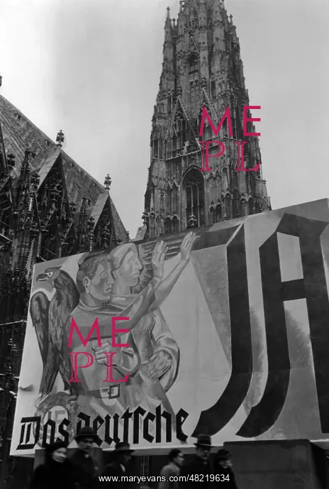 : Election propaganda at Vienna's St. Stephen's Cathedral : Election propaganda at Vienna's St. Stephen's Cathedral
