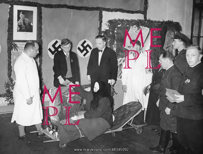 : Election service of the Red Cross in Cheb, 1938 : Election service of the Red Cross in Cheb, 1938