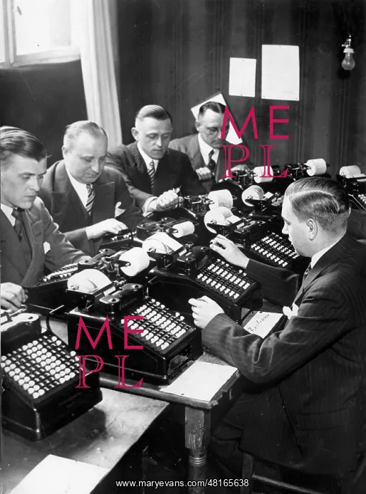 : Election workers during the count of votes after the Reichst : Election workers during the count of votes after the Reichst
