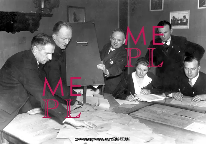 : Election workers while the count of votes for the Reichstag : Election workers while the count of votes for the Reichstag