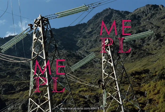 : Electric-power transmission lines under construction, 1981 : Electric-power transmission lines under construction, 1981
