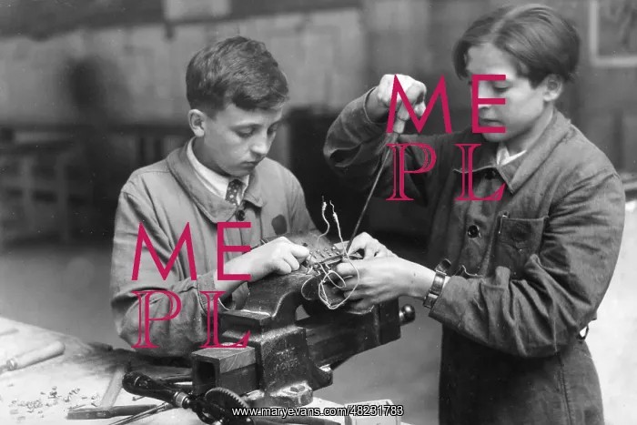 : Electrician apprentices in Paris, 1941 : Electrician apprentices in Paris, 1941
