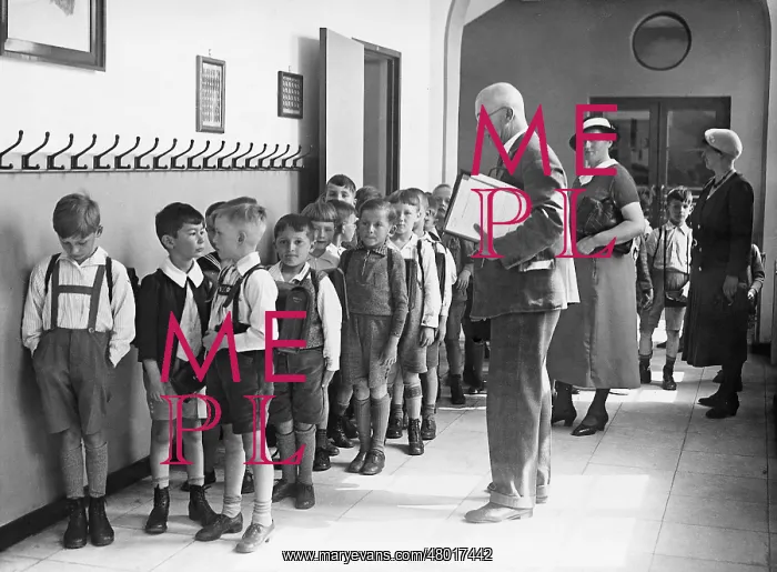 : Elementary school children in Berlin, 1933 : Elementary school children in Berlin, 1933