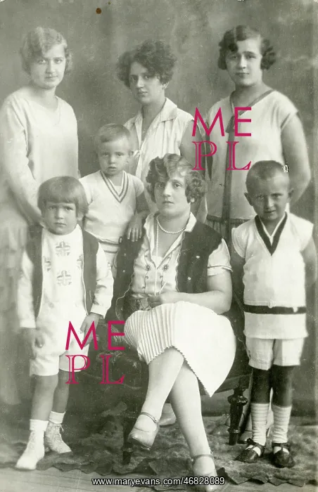 : Eleonore Schwindt with family : Eleonore Schwindt with family