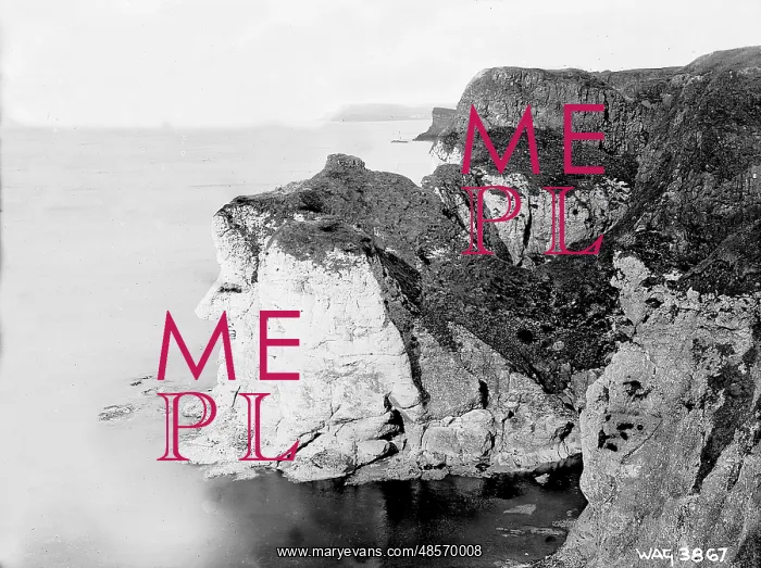 : An elevated and spectacular view of The Giants Head, Portr : An elevated and spectacular view of The Giants Head, Portr