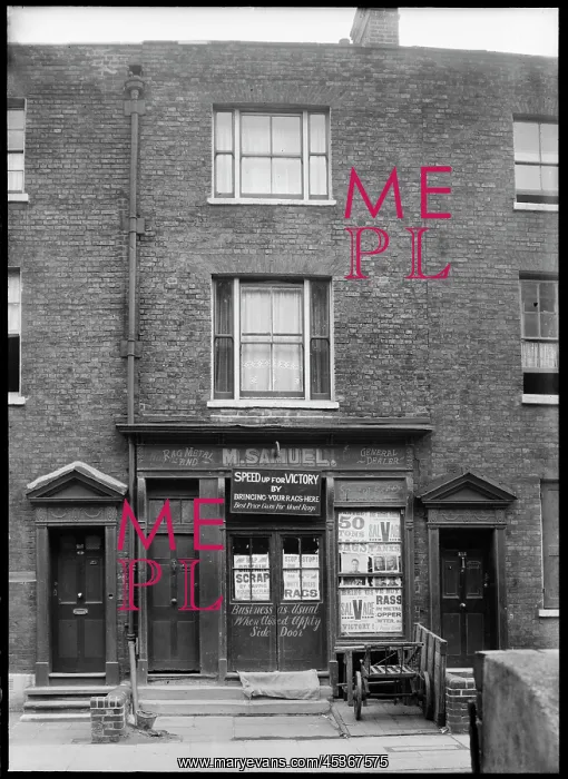 : The front elevation of 214 Cable Street : The front elevation of 214 Cable Street