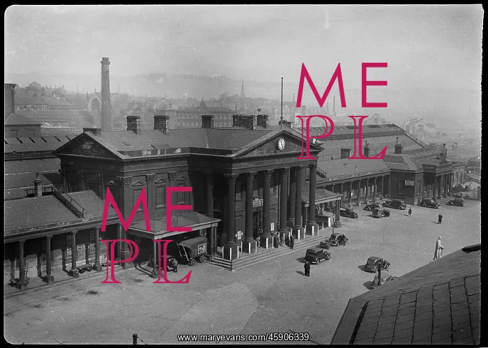 : Front elevation of Huddersfield Station : Front elevation of Huddersfield Station