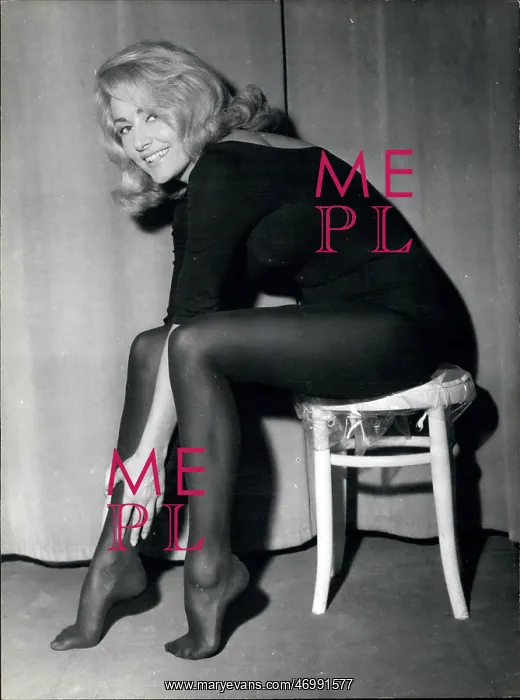: Elga Andersen, German actress, at home in Paris : Elga Andersen, German actress, at home in Paris