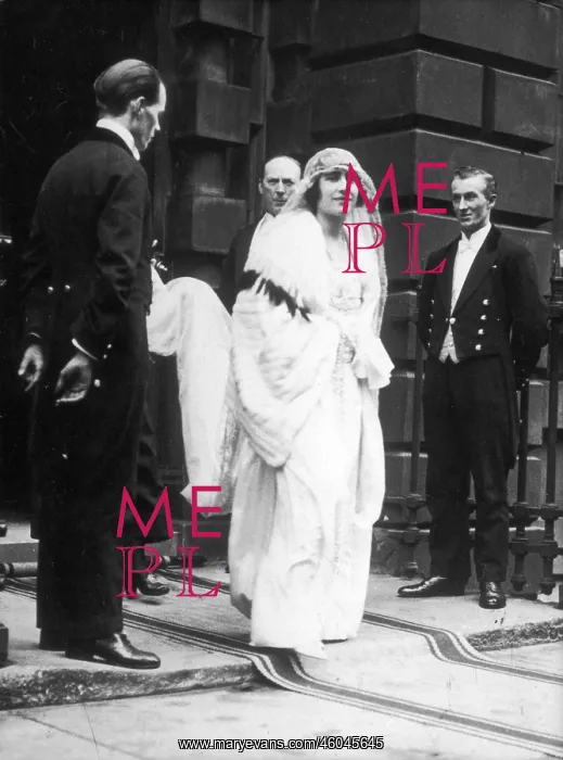 : Elizabeth Bowes-Lyon on her wedding day : Elizabeth Bowes-Lyon on her wedding day