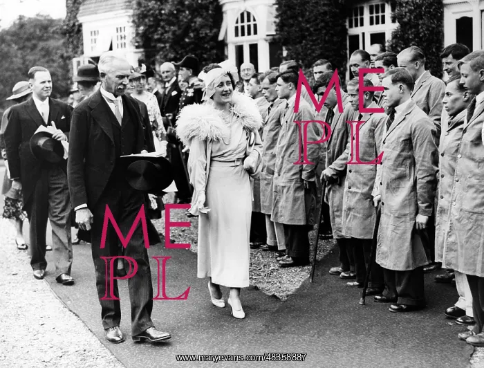 : Elizabeth, Duchess of York, visiting a college, 1935 : Elizabeth, Duchess of York, visiting a college, 1935