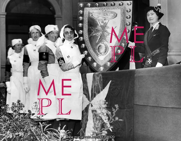: Elizabeth hands over a sign to the Herne Bay Team, 1936 : Elizabeth hands over a sign to the Herne Bay Team, 1936