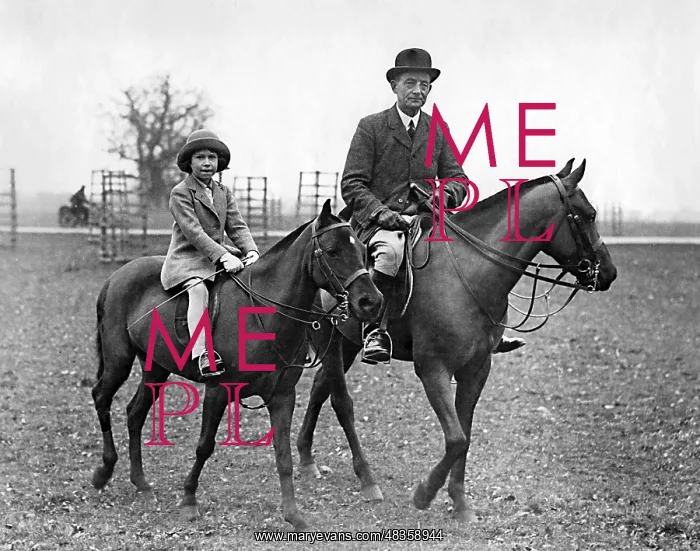 : Elizabeth II during riding lessons, 1934 : Elizabeth II during riding lessons, 1934
