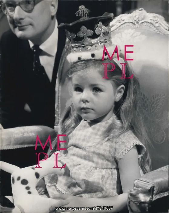 : Elizabeth MacFarlane crowned Miss Pears, 1963 : Elizabeth MacFarlane crowned Miss Pears, 1963