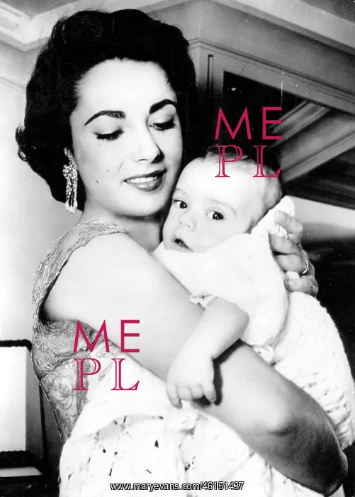 : Elizabeth Taylor with baby son Michael : Elizabeth Taylor with baby son Michael