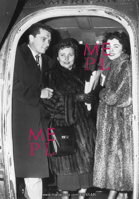 : Elizabeth Taylor (right) and her fiance, Nicky : Elizabeth Taylor (right) and her fiance, Nicky