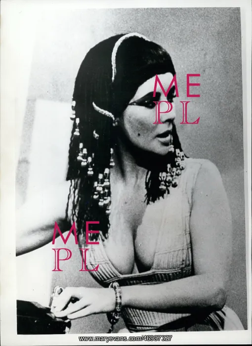 : Elizabeth Taylor in role of Cleopatra : Elizabeth Taylor in role of Cleopatra