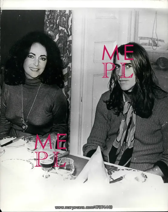 : Elizabeth Taylor and her son Michael Wilding in Wales : Elizabeth Taylor and her son Michael Wilding in Wales