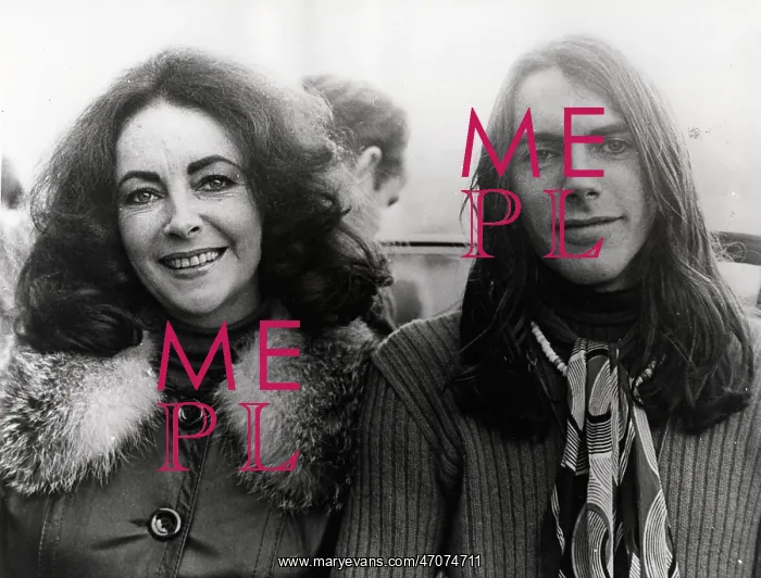 : Elizabeth Taylor and her son Michael Wilding in Wales : Elizabeth Taylor and her son Michael Wilding in Wales