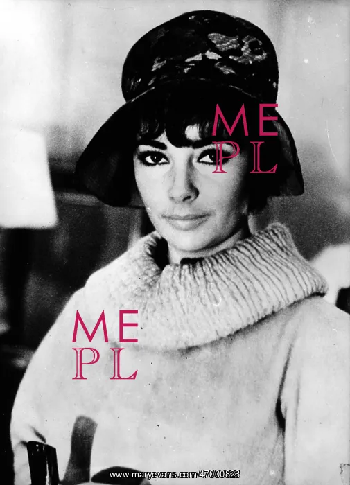 : Elizabeth Taylor in a stylish hat : Elizabeth Taylor in a stylish hat